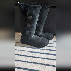 *sold* Women's UGG Bailey Boots size 7